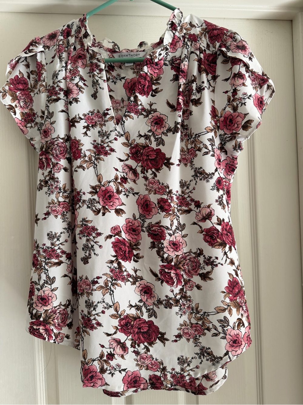 White Floral V-Neck Short Sleeve Top